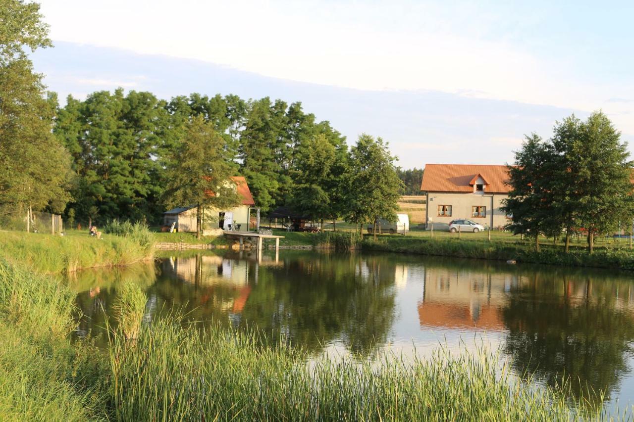 Villa Agrowczasy Nad Stawem Gartatowice Exterior foto
